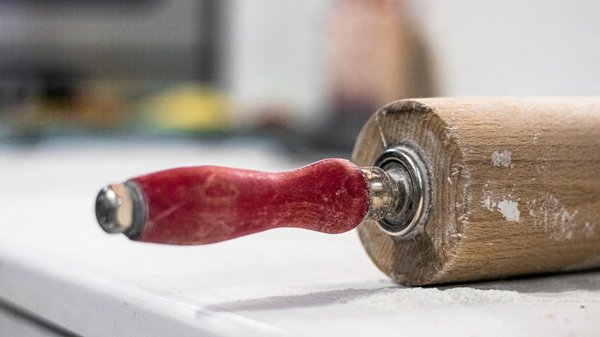 L'art de la pâtisserie révélé grâce au tourne disque pâtisserie : montages précis et décorations sublimes